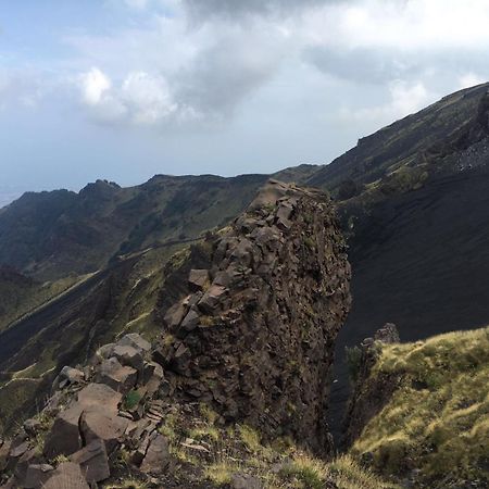 ザッフェラーナ・エトネーア Etna En Vie Bed & Breakfast エクステリア 写真